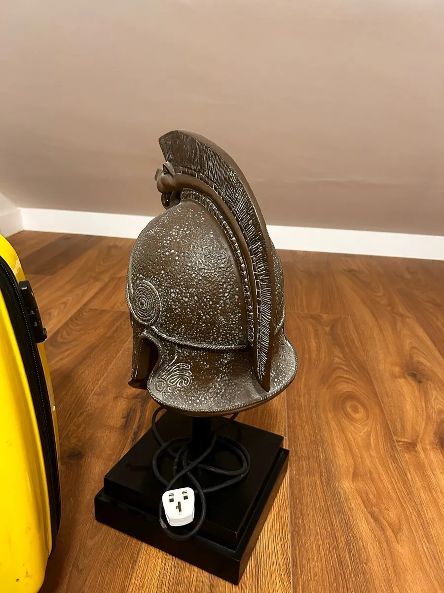 Very cool Spartan  helmet ( lamp ) - Image 3