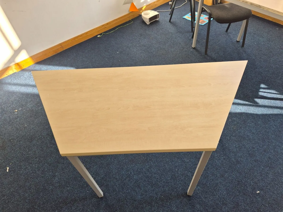 Tables and chairs for education use - Image 4