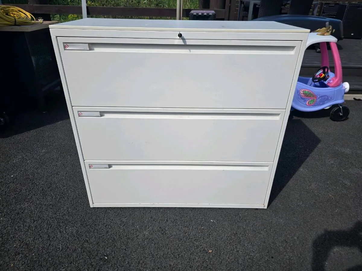 Filing cabinet - Image 1
