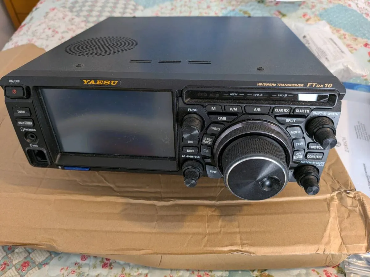 Yaesu Transciever,Speaker,Power Supply - Image 3