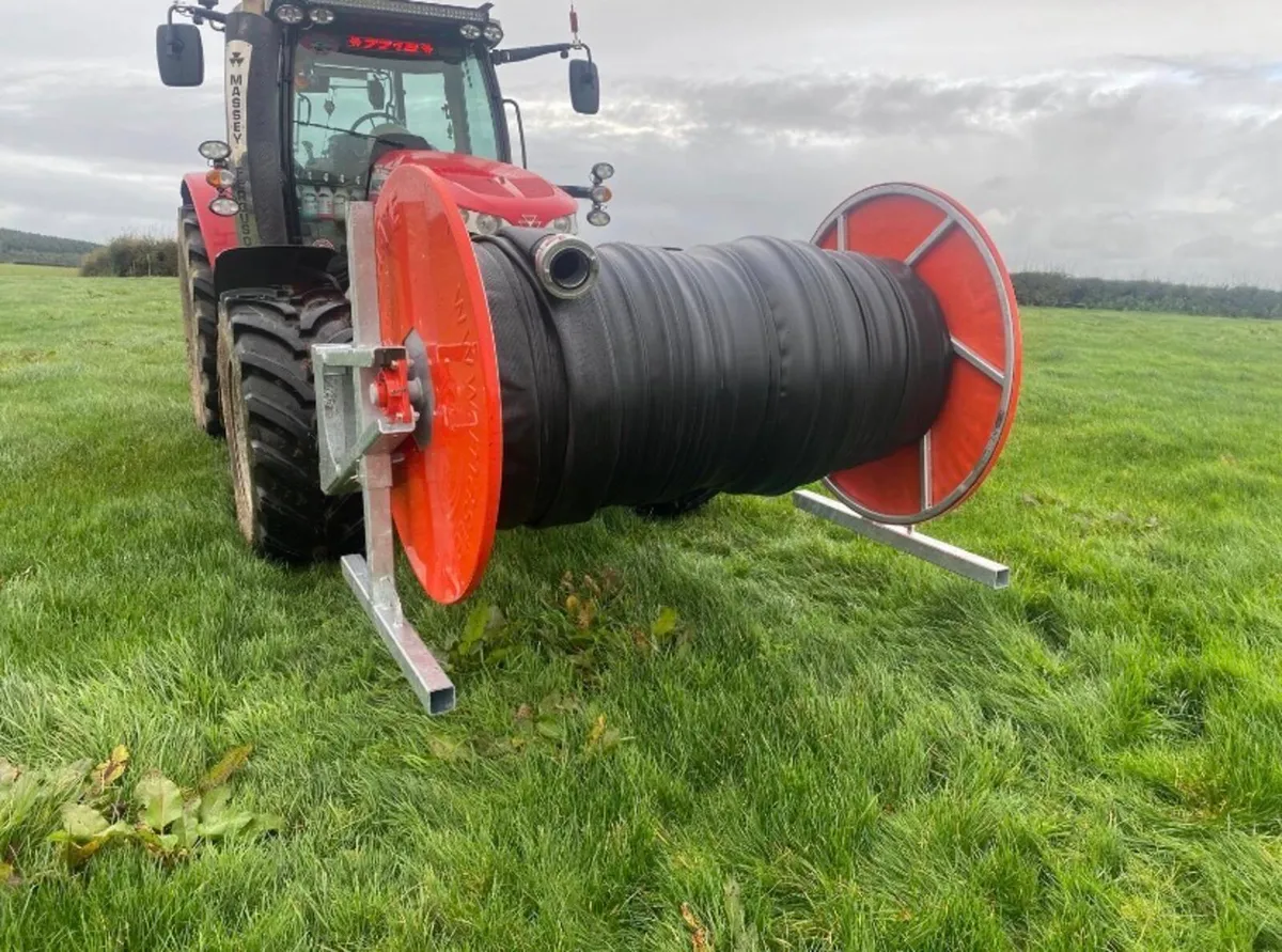 Reels and hose - Image 1