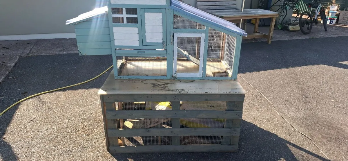 *Large wooden chicken coop/rabbit hutch* - Image 4