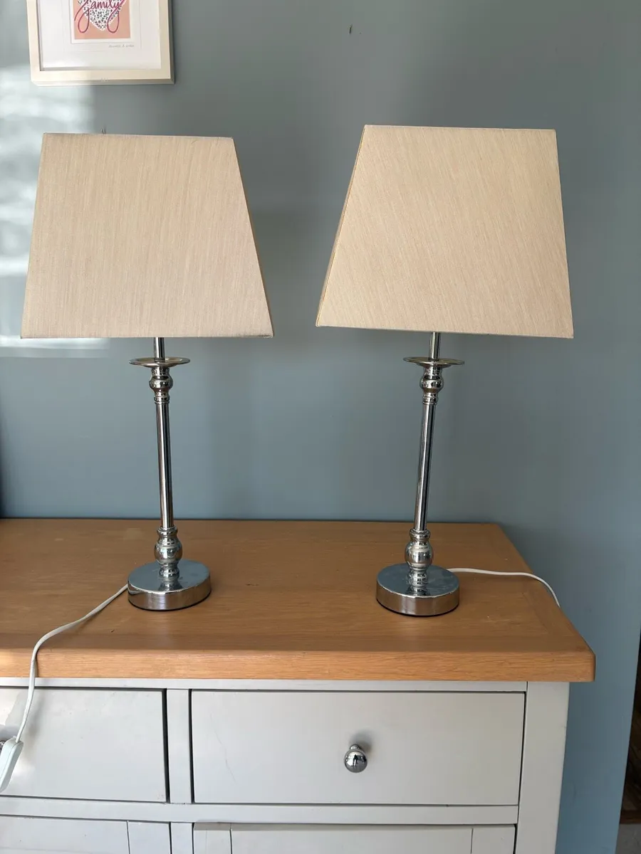 2 bedside lamps - Image 1