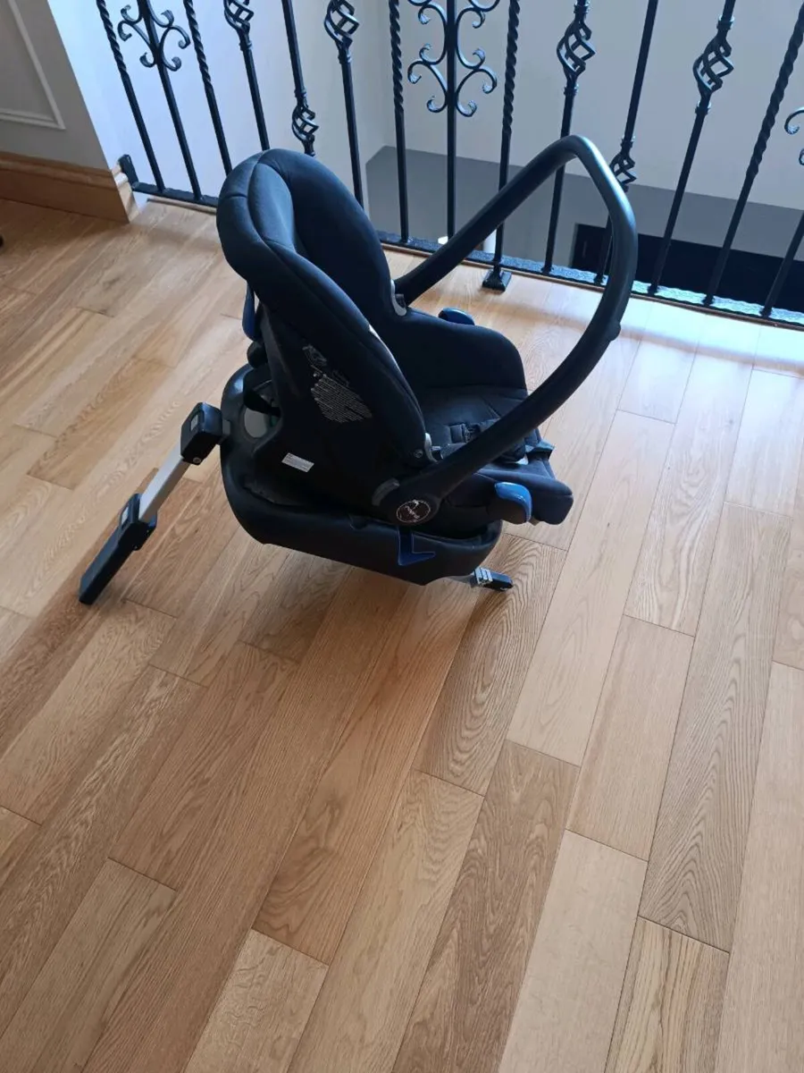 Noordi isofix car seat and base - Image 1