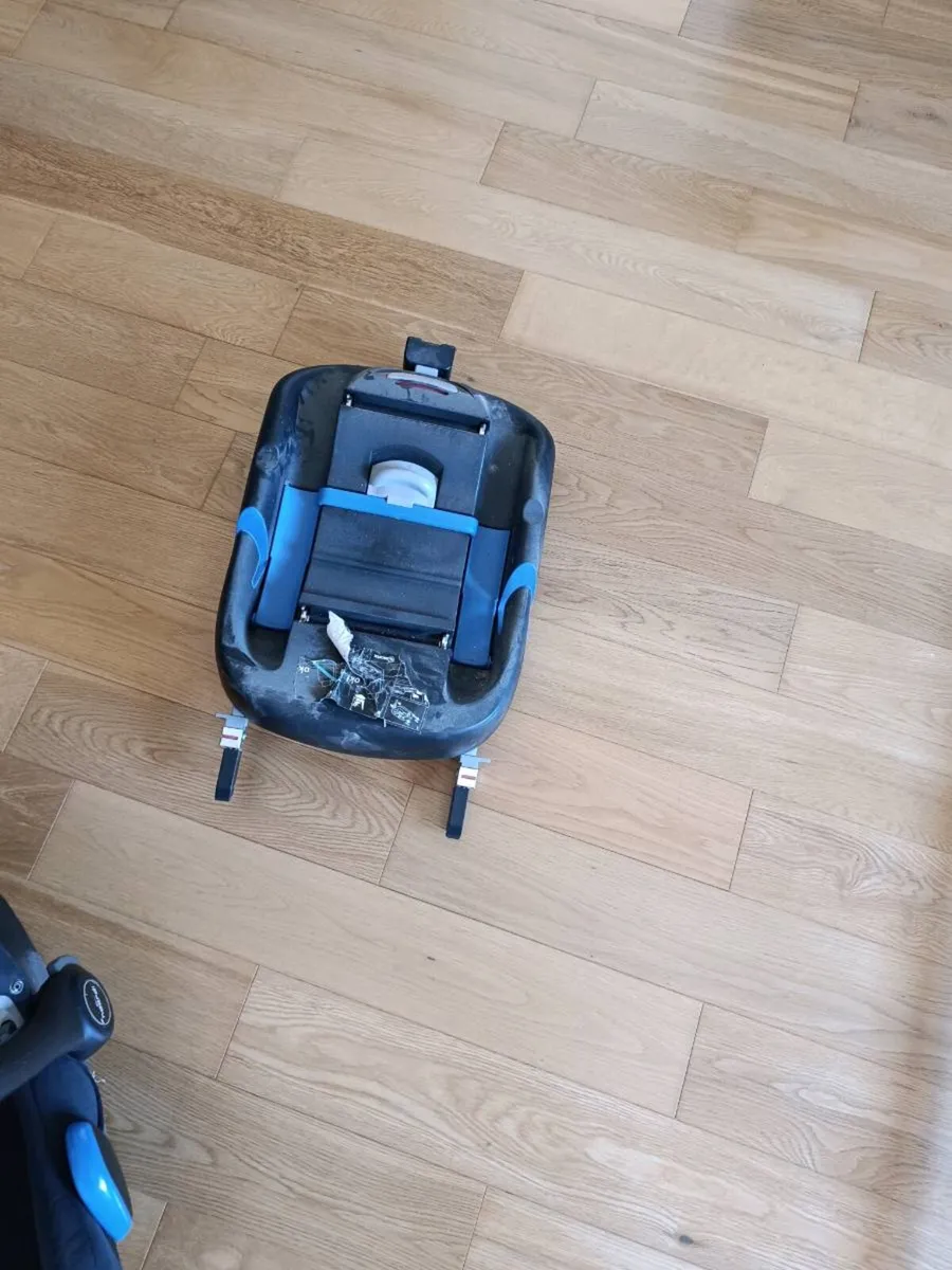 Noordi isofix car seat and base - Image 4