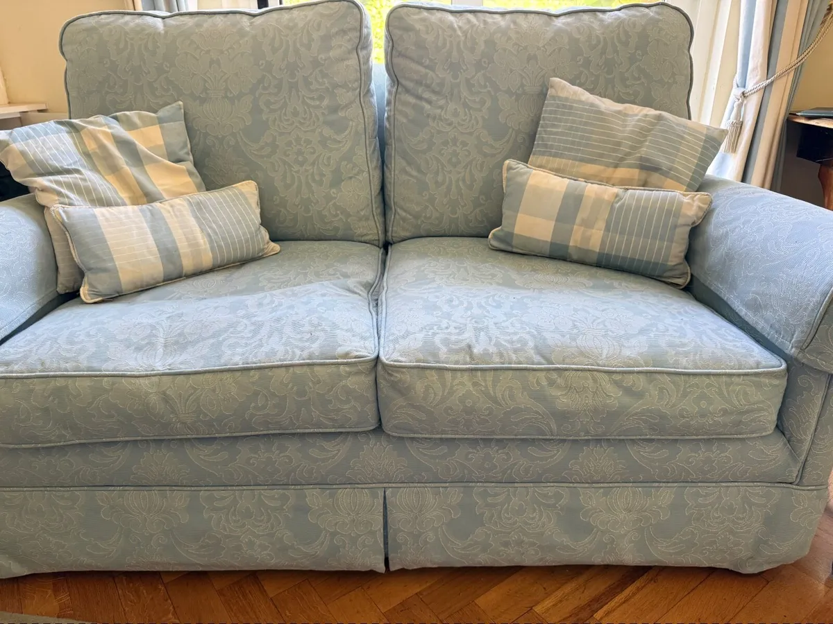 2 seater couch - Image 1
