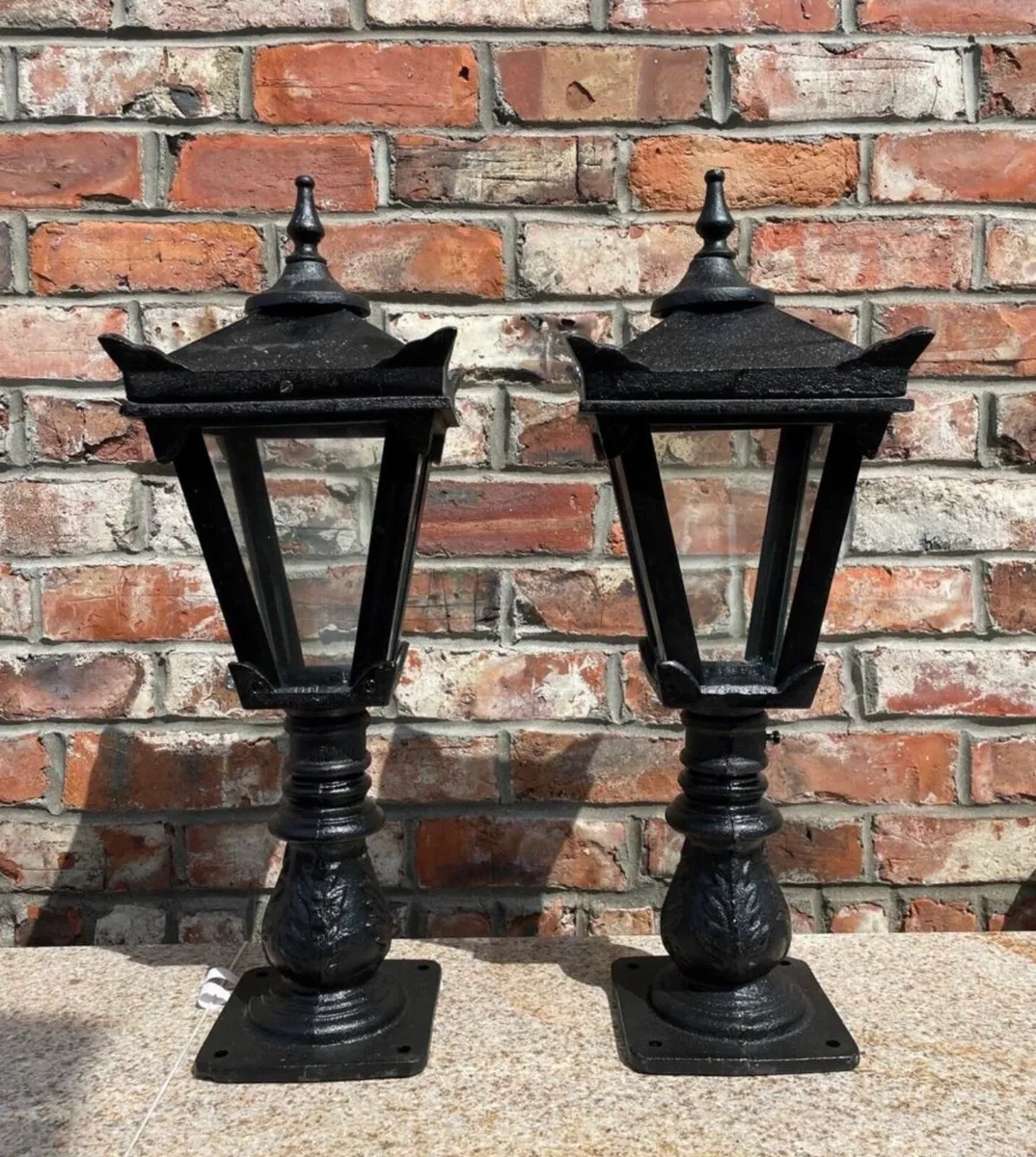 Cast pier lamps - Image 3