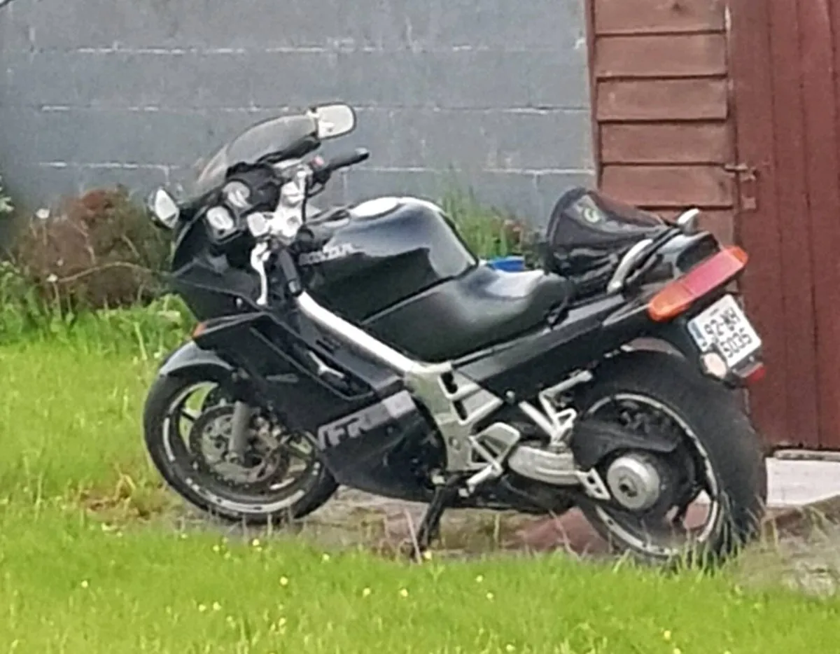 Honda VFR750 4F - Image 3