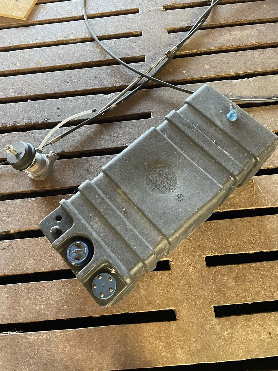 Steering cable,fuel tank,mercruiser starter - Image 1