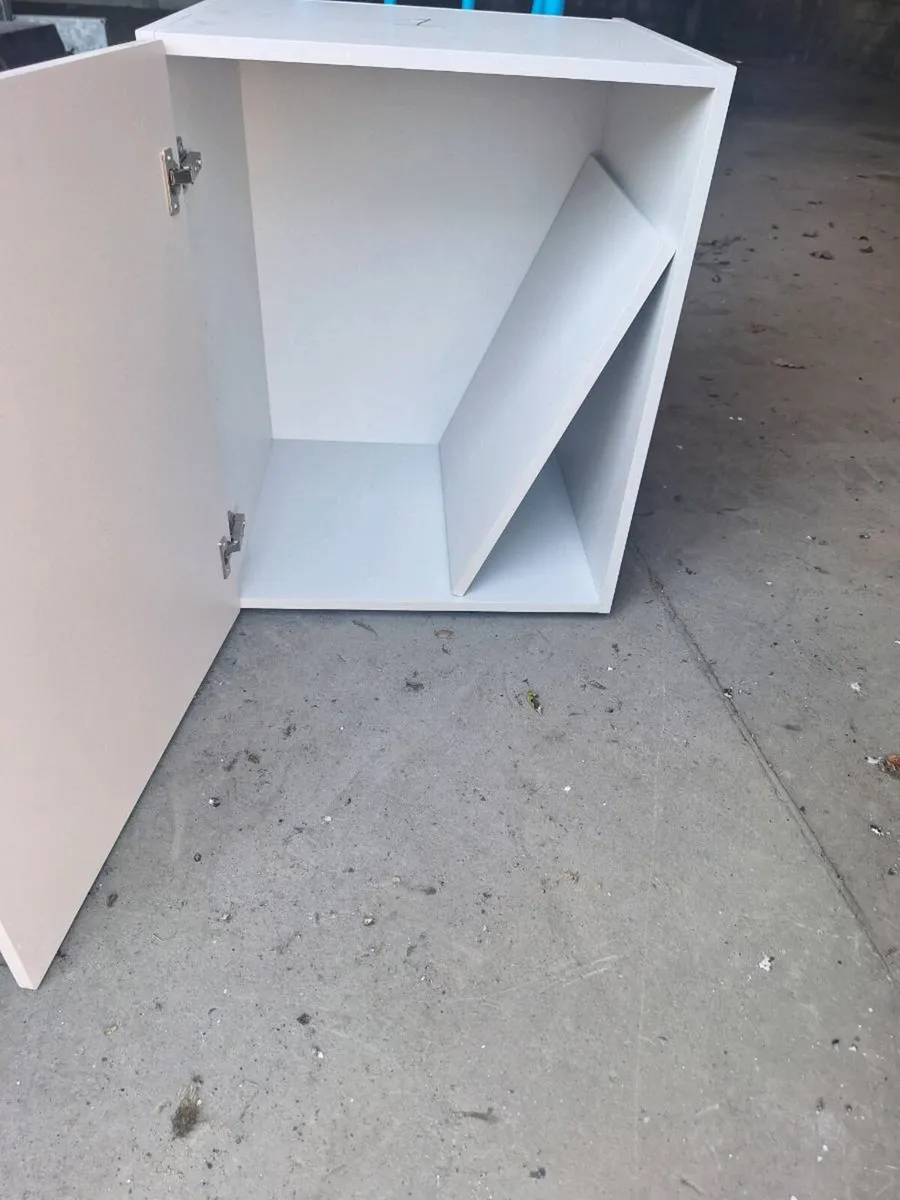 Kitchen units - Image 1