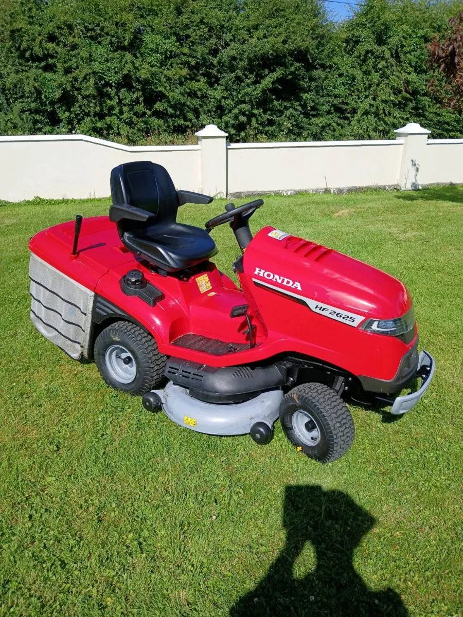 Ride on lawnmower - Image 1