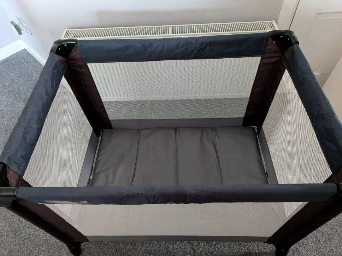 Travel cot - Image 3