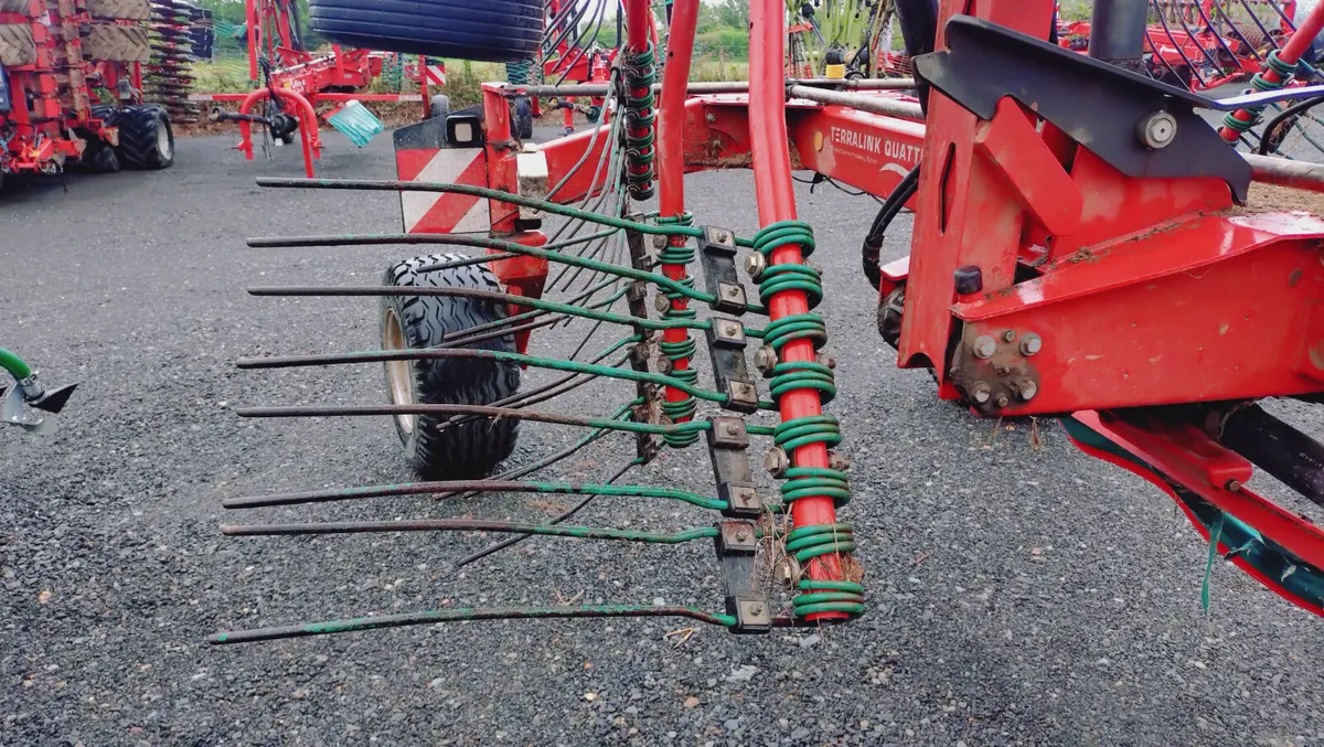 Kverneland Twin Rotor Rake  9472 Pro - Image 3