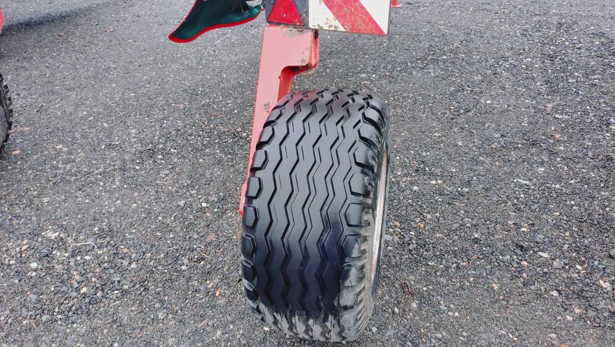 Kverneland Twin Rotor Rake  9472 Pro - Image 4