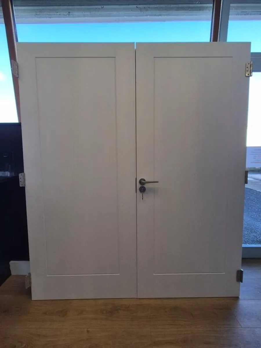 Almost new 2 doors - Image 2