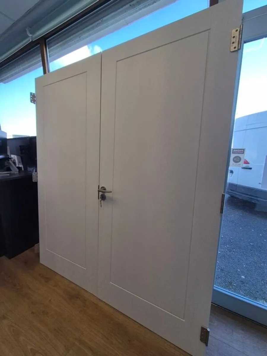 Almost new 2 doors - Image 3