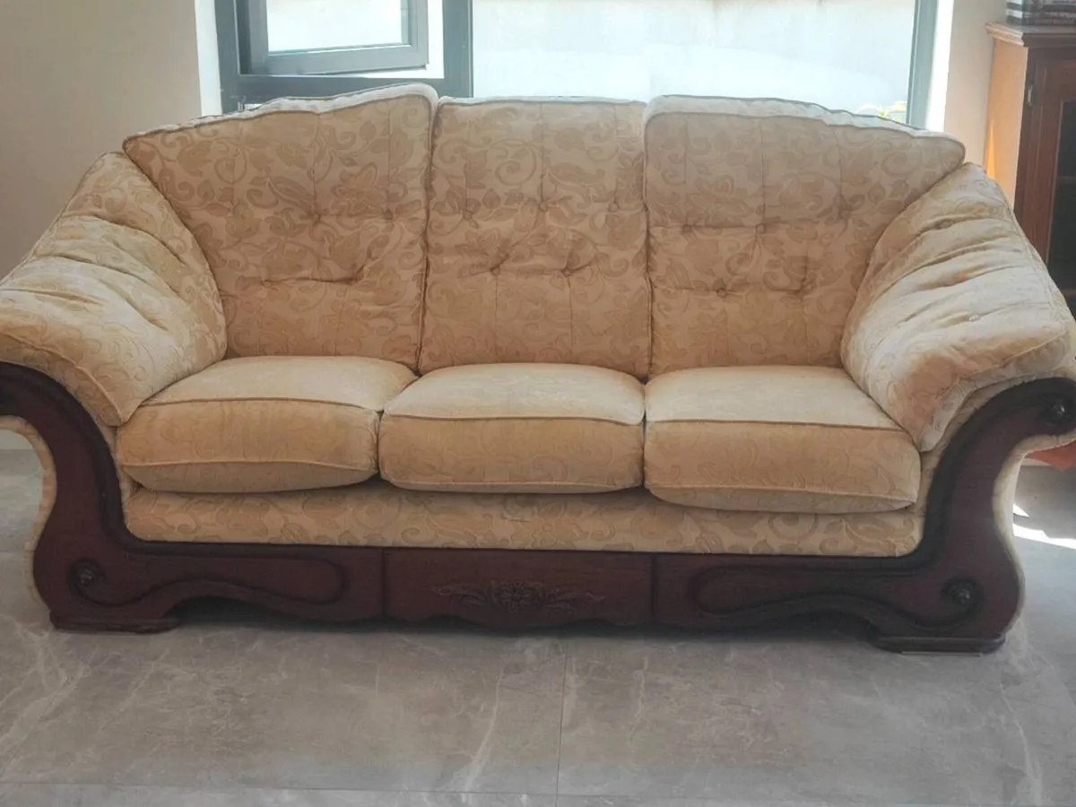 Suite of furniture - Image 1