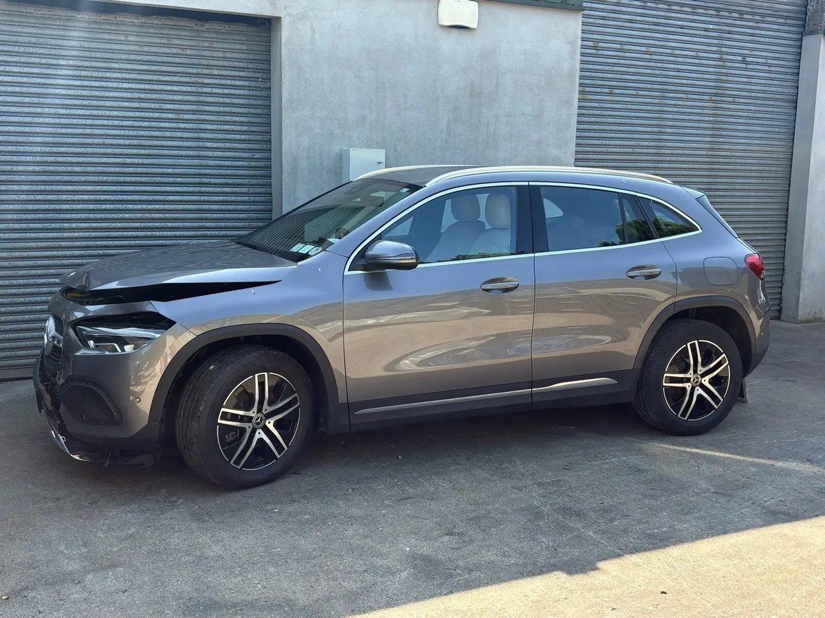 221 MERCEDES GLA E - Image 3