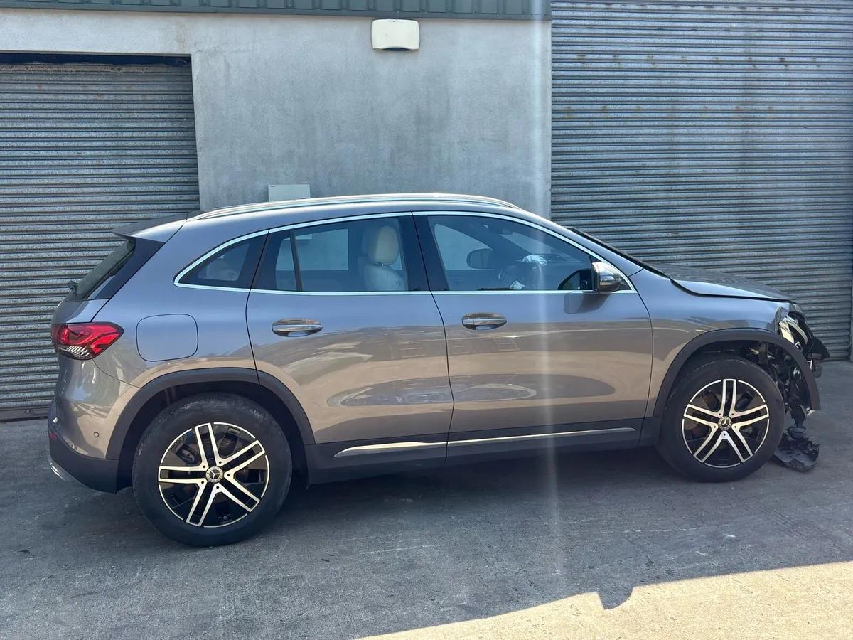 221 MERCEDES GLA E - Image 2
