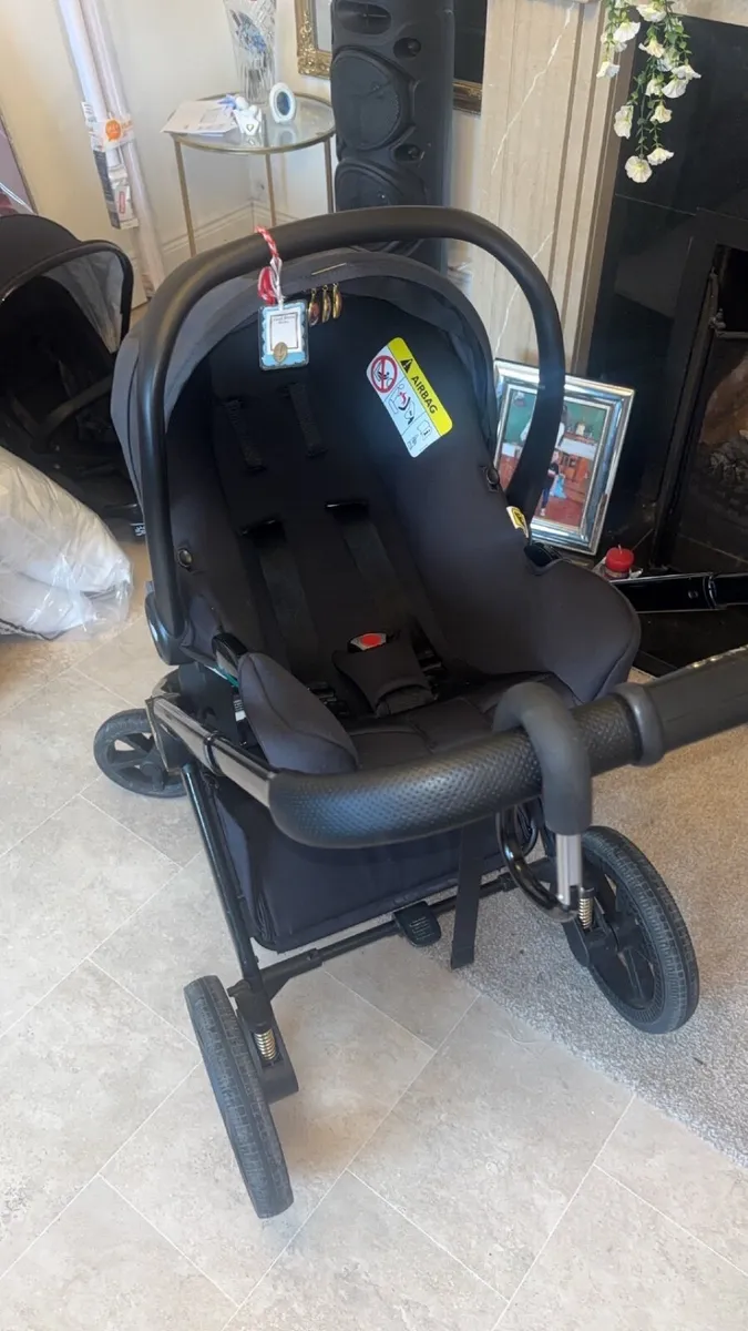 Venicci upline travel system - Image 1