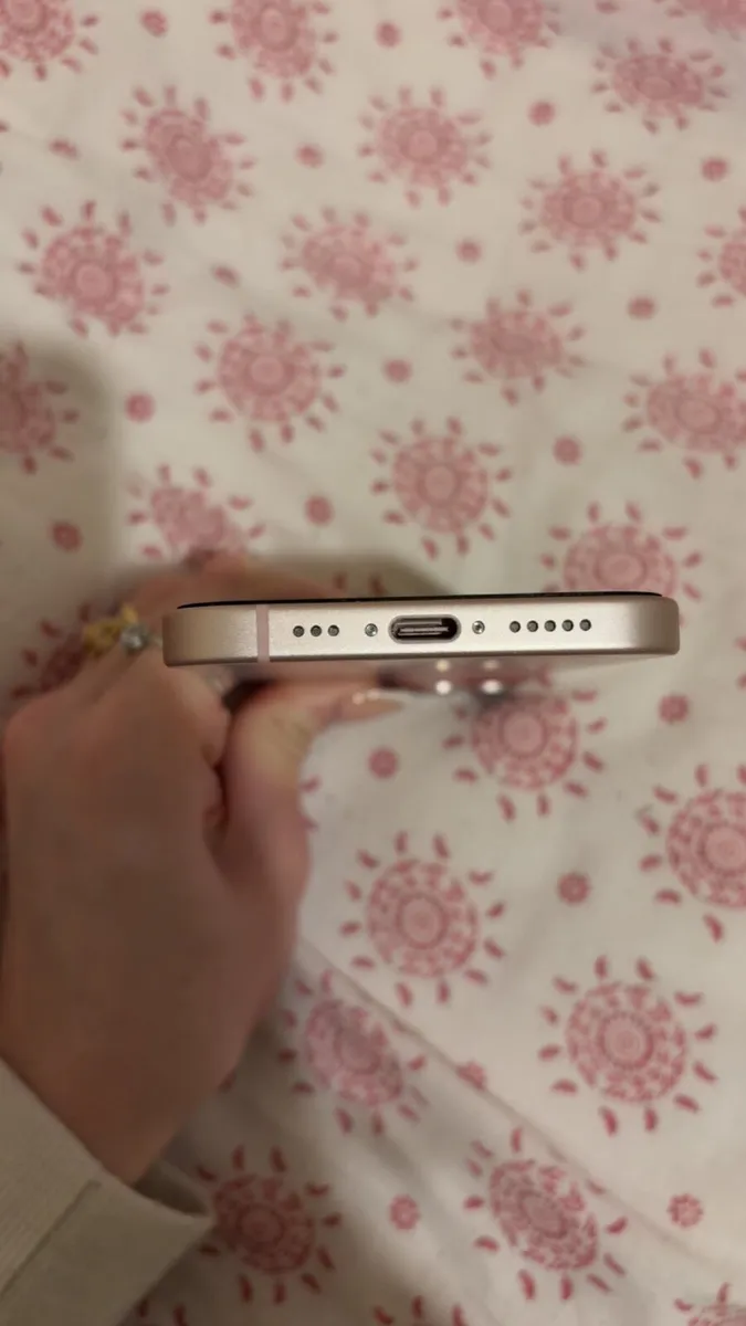 IPHONE 15 128gb 100% Battery Capacity! Unlocked - Image 2