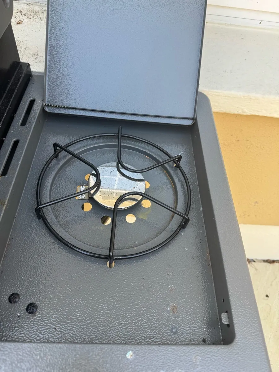 Gas BBQ - Image 2