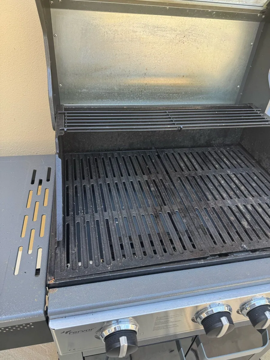 Gas BBQ - Image 3
