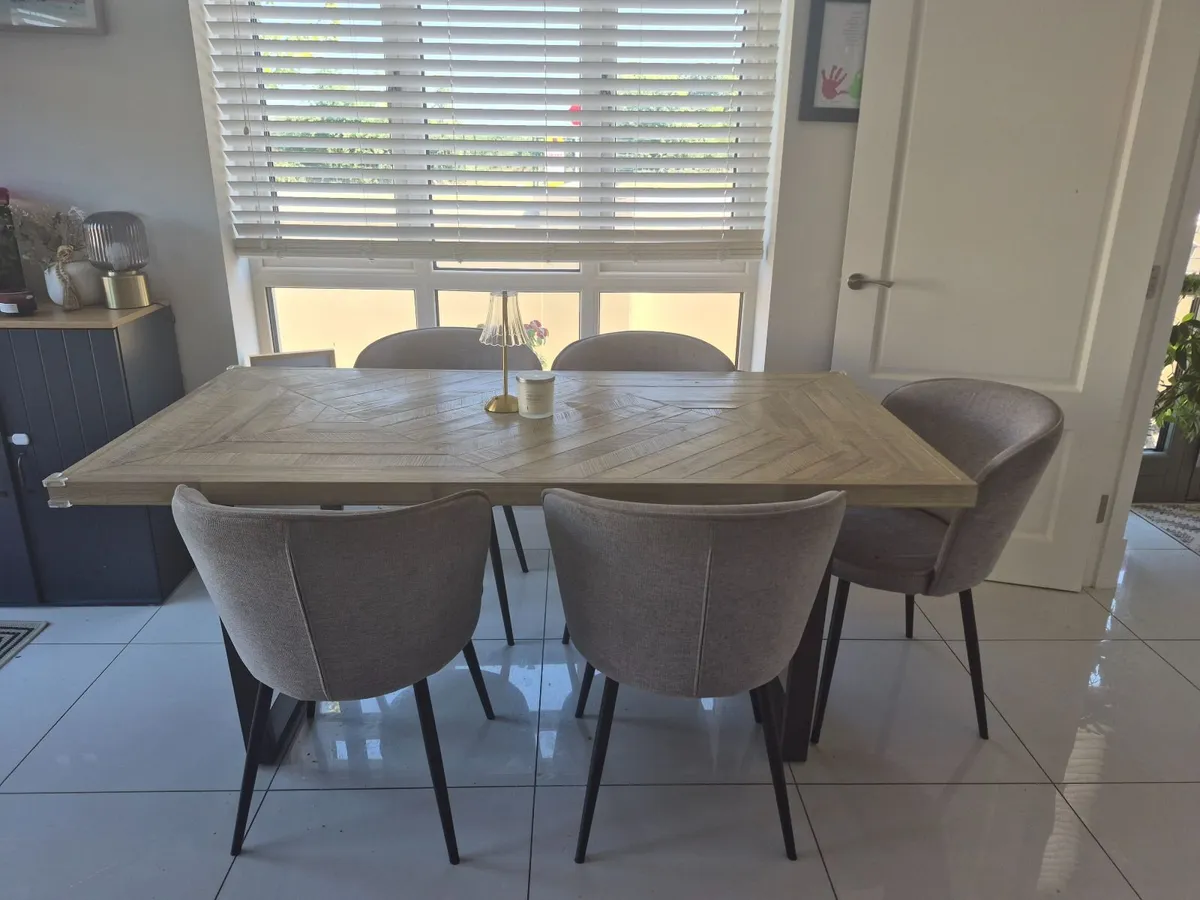 Dining table - Image 4