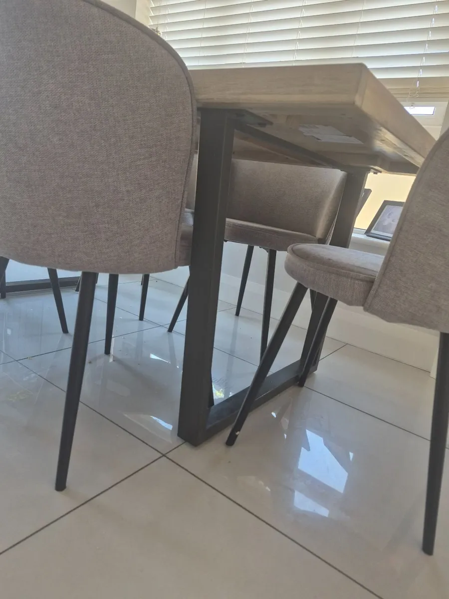 Dining table - Image 2