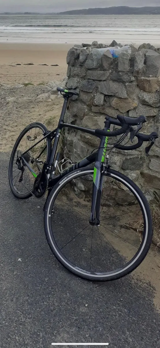 Giant Road Bike - Image 1
