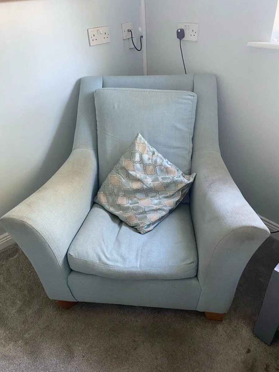 Quality Suite-Sofa, Armchair & Footstool-€250 - Image 3