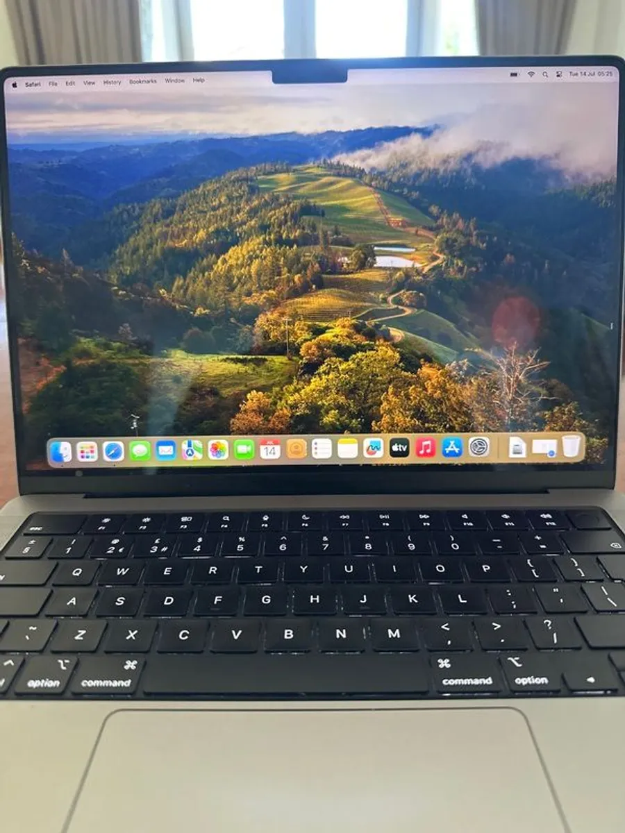 MacBook Pro 14 inch - Image 2