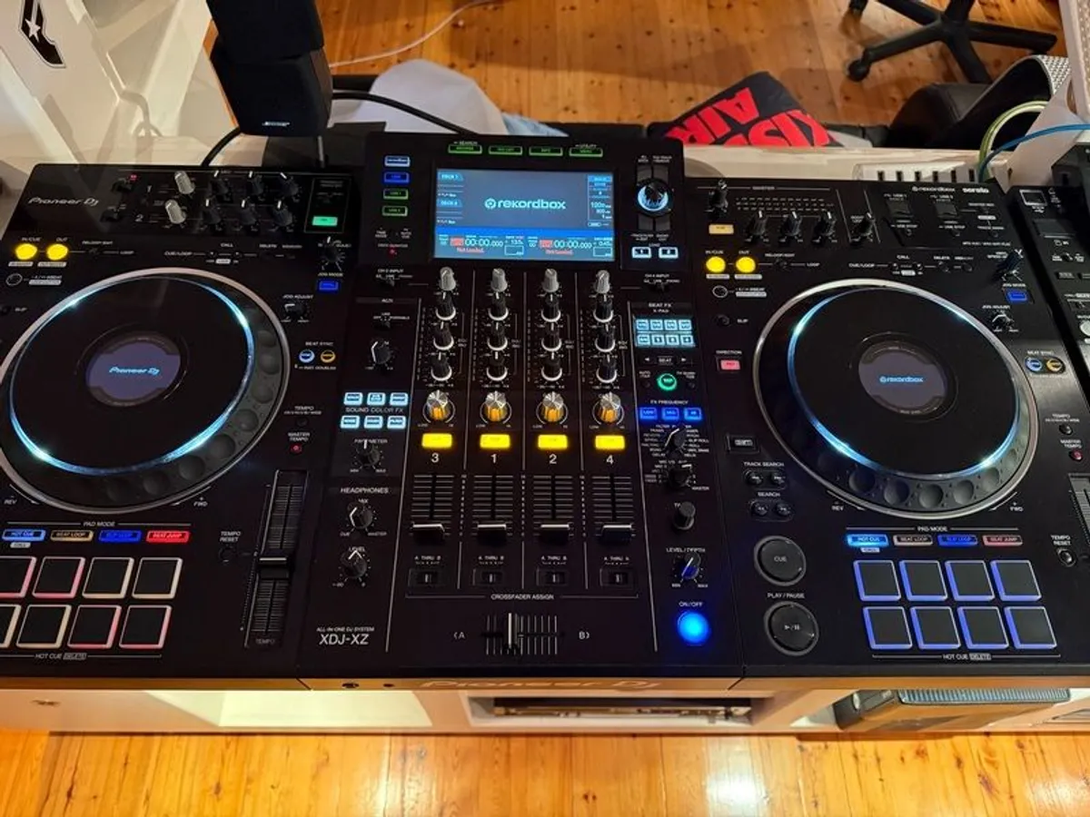 Pioneer XDJ-XZ 4 channel controller - Image 3