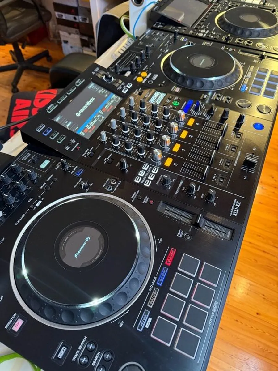 Pioneer XDJ-XZ 4 channel controller - Image 1