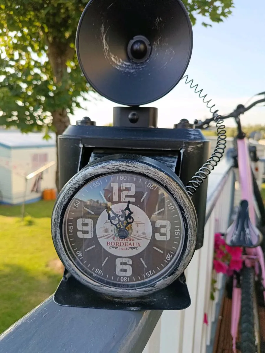 Antique Style Black Iron Photo Camera Mantel Clock - Image 2