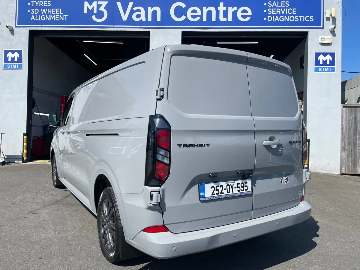 2025 (252) FORD TRANSIT CUSTOM 320L LIMITED EDITIO - Image 4