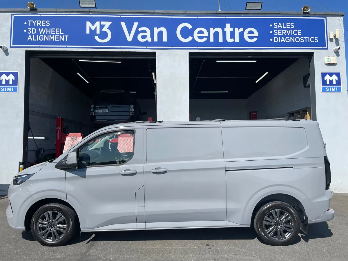 2025 (252) FORD TRANSIT CUSTOM 320L LIMITED EDITIO - Image 3