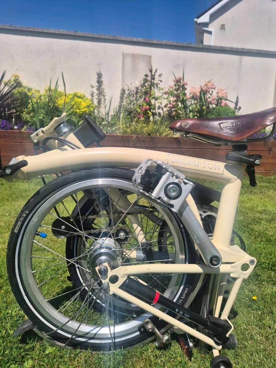 Brompton M3L Folding Bike – Ivory – Brooks Saddle - Image 2