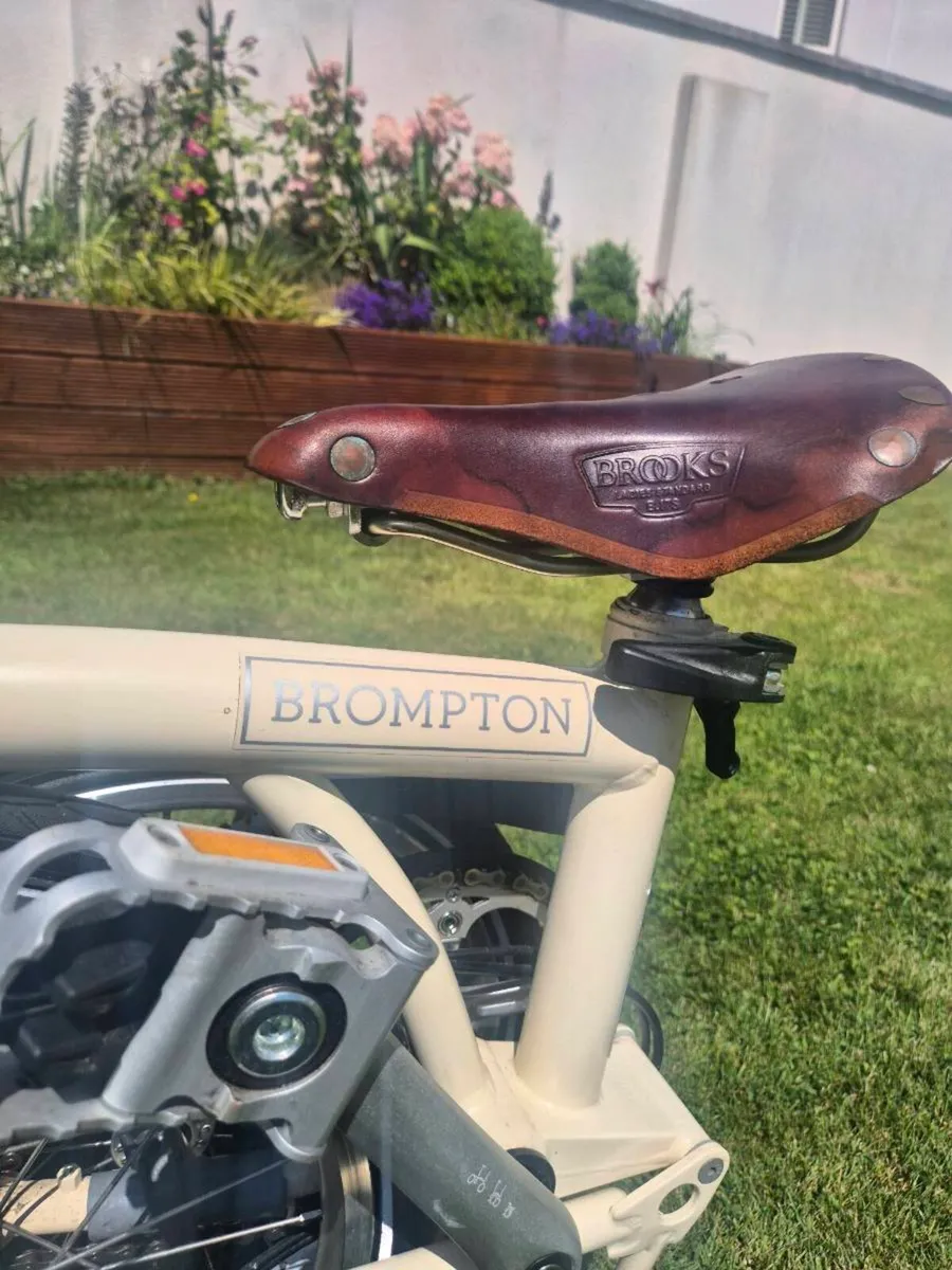 Brompton M3L Folding Bike – Ivory – Brooks Saddle - Image 3