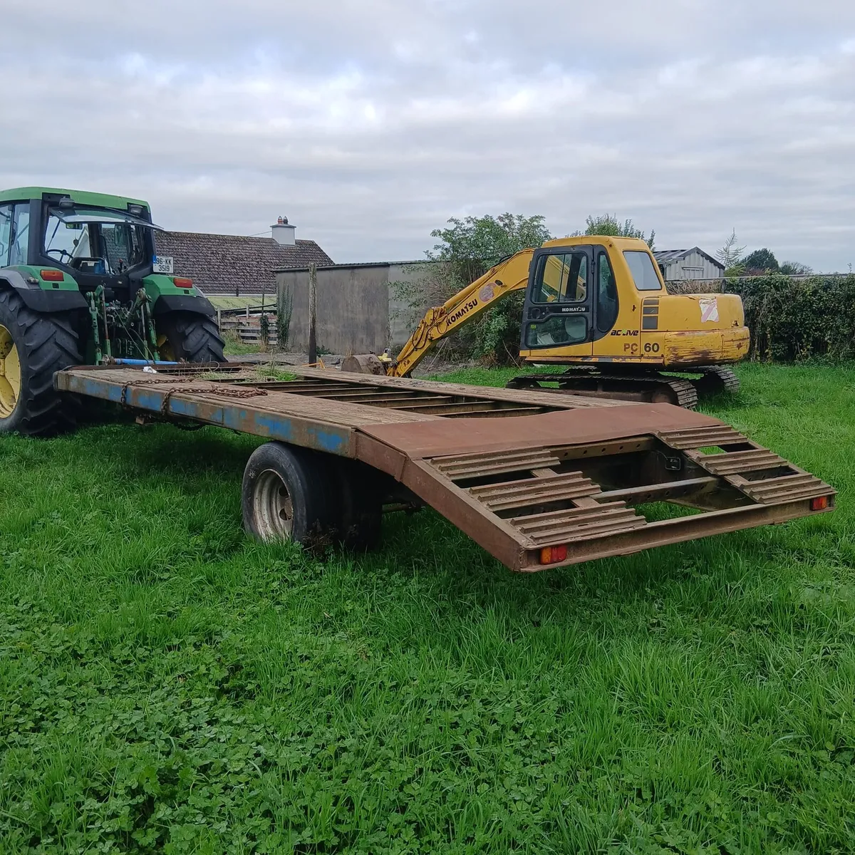 Lowloader and tipping trailers handy under rams - Image 2