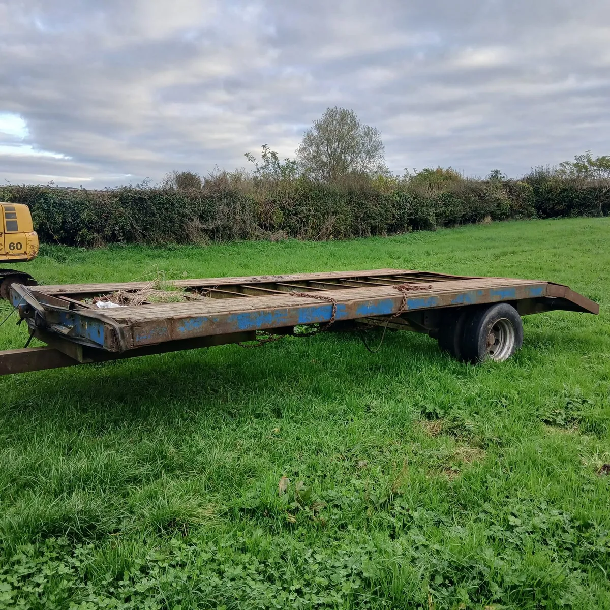 Lowloader and tipping trailers handy under rams - Image 3