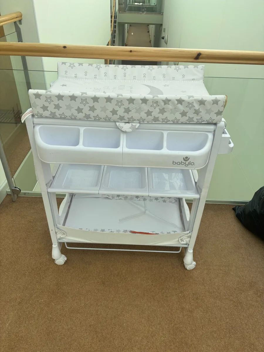 Free Babylo Bath & Changing Station - Image 1
