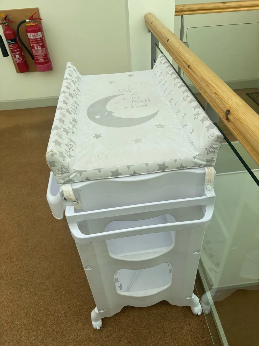 Free Babylo Bath & Changing Station - Image 2