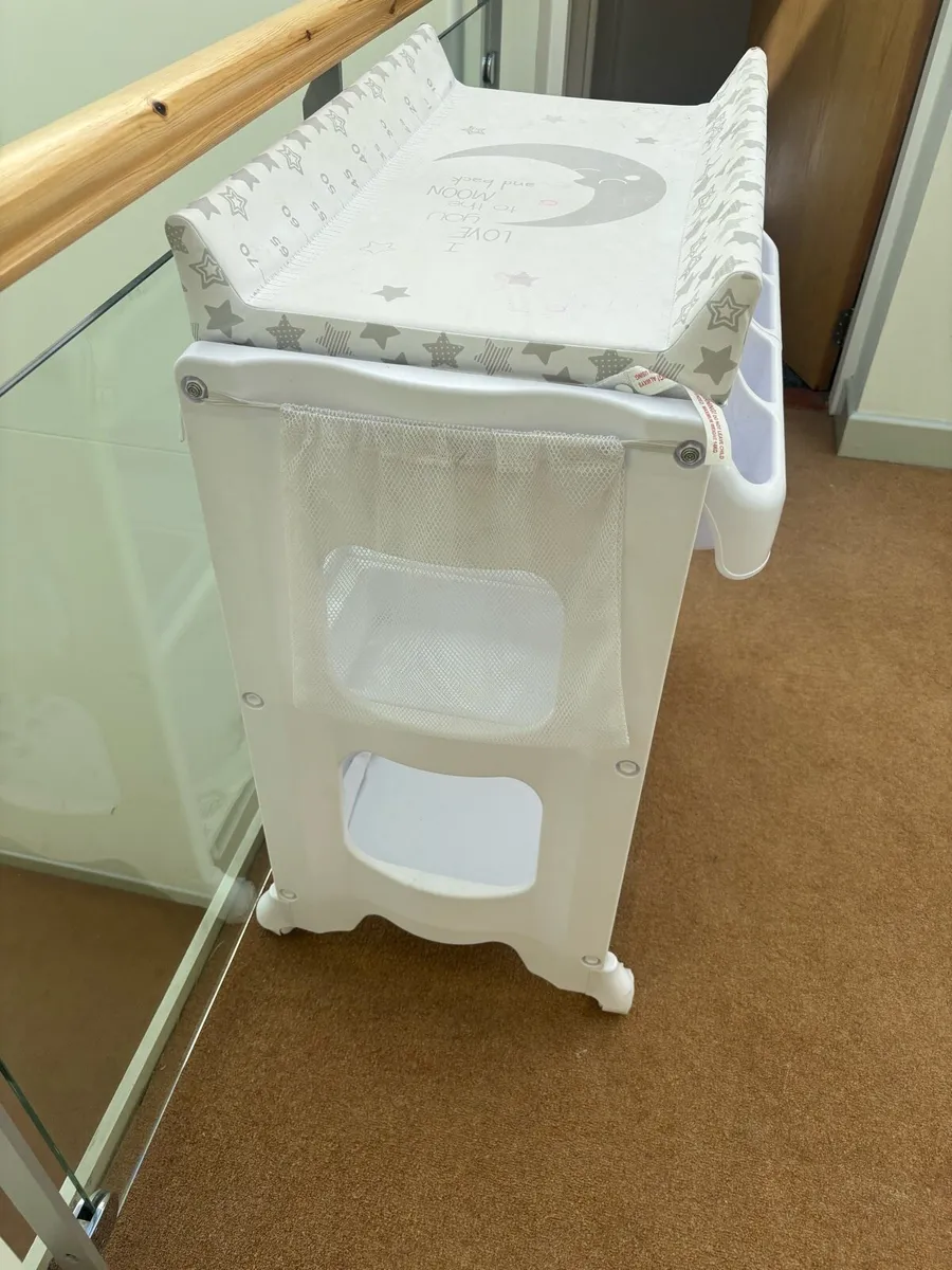 Free Babylo Bath & Changing Station - Image 3