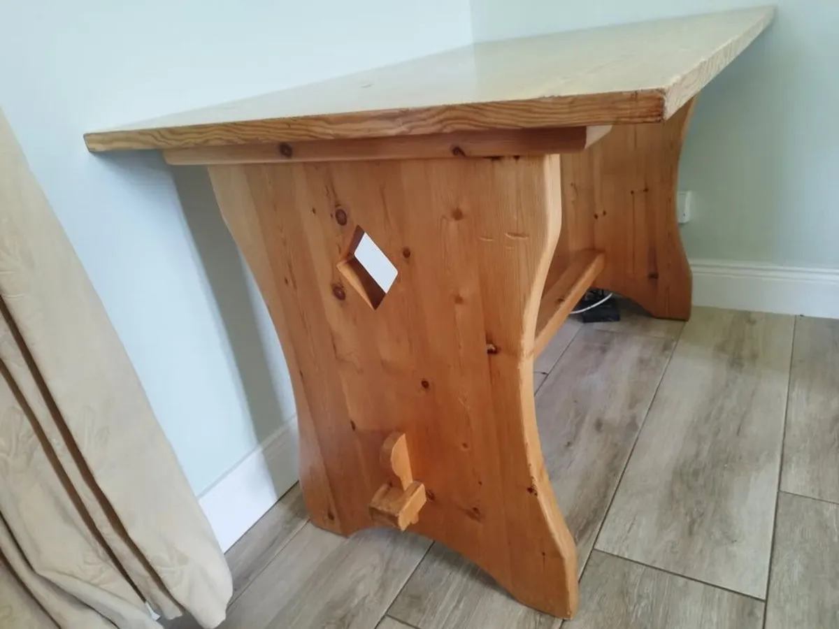 Pine Table and Chairs - Image 2