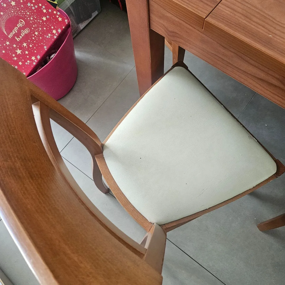 Table and Chairs - Image 2