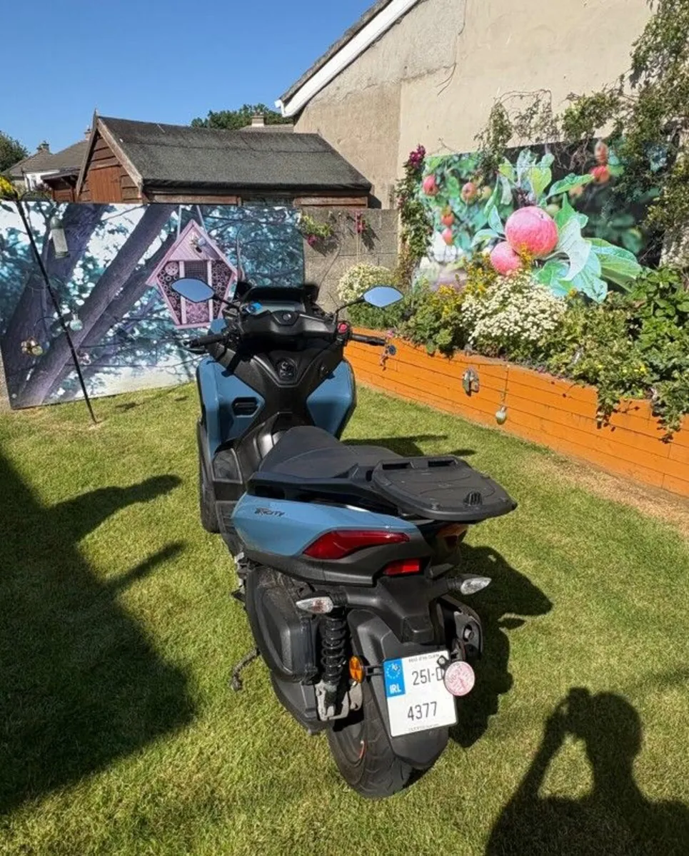 2025 Yamaha Tricity 300cc - Image 3