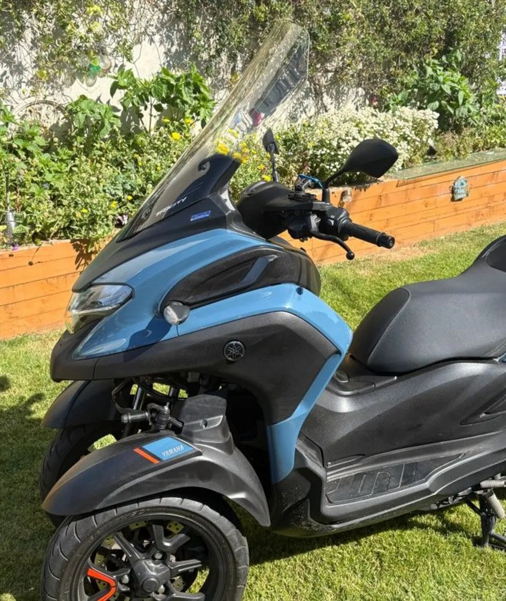 2025 Yamaha Tricity 300cc - Image 2