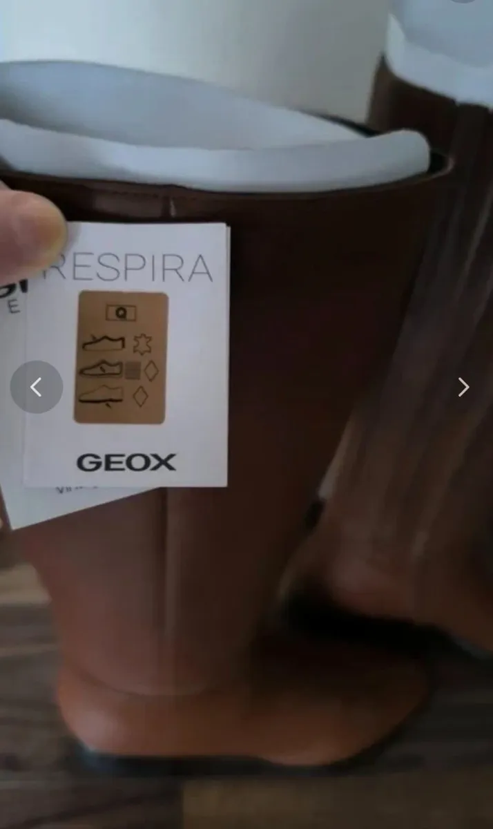 Geox leather stylish brand new boots - Image 1