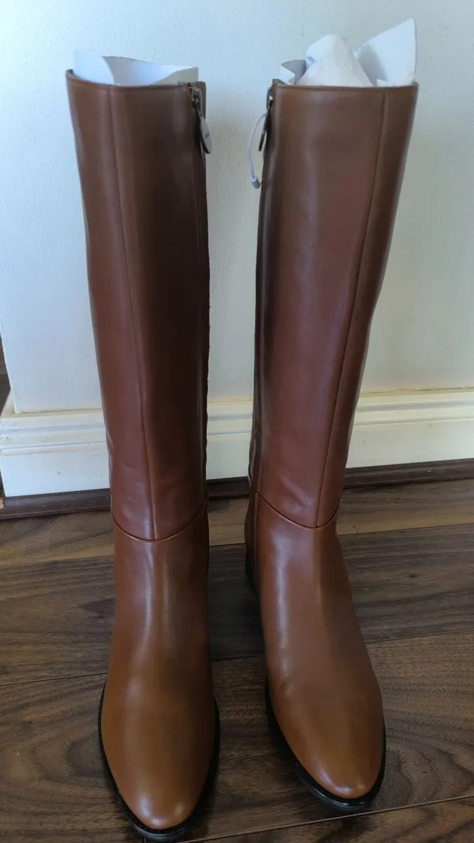 Geox leather stylish brand new boots - Image 4
